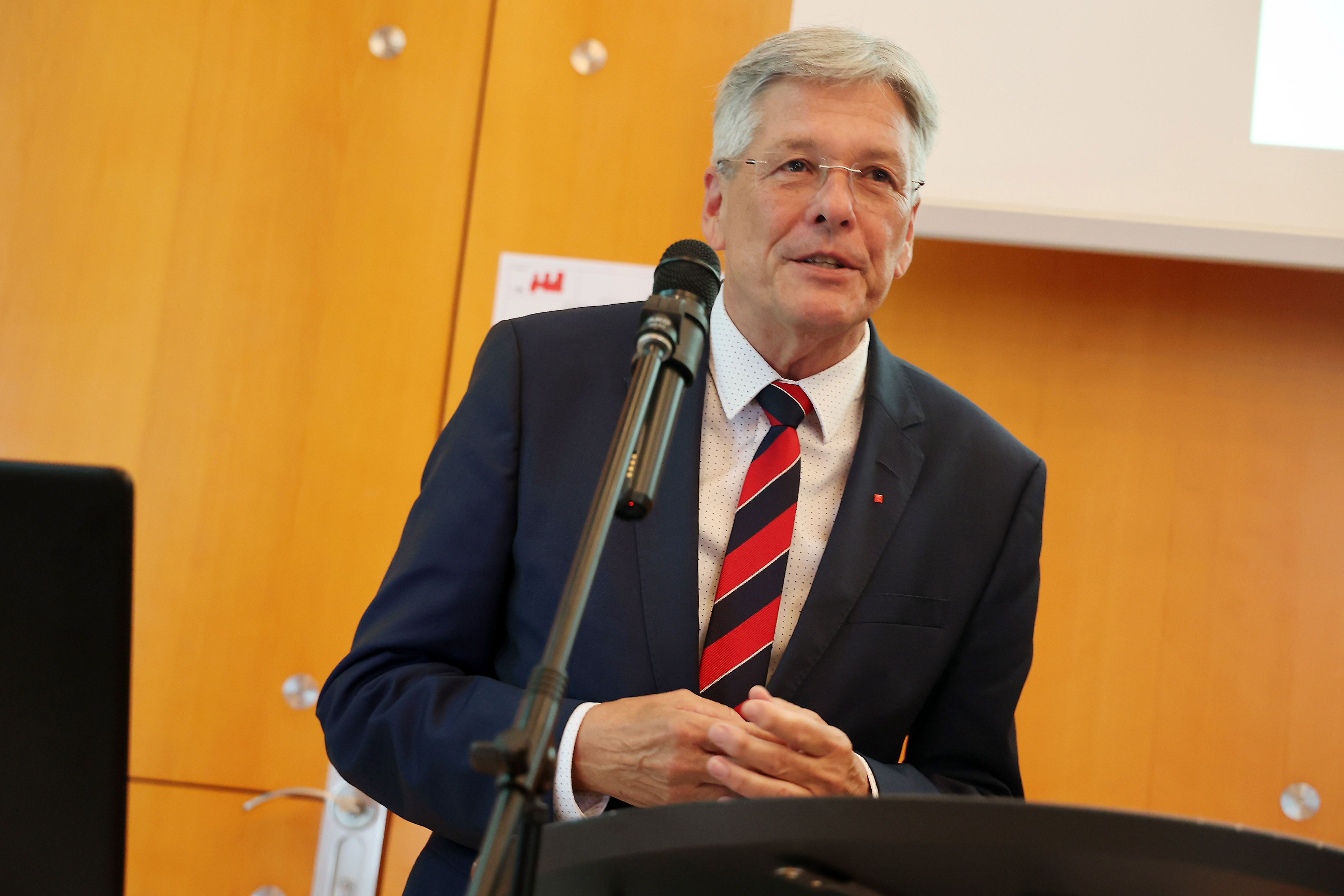 Historiker Rudolf Siegl von Geschichtsverein und Landeshauptmann